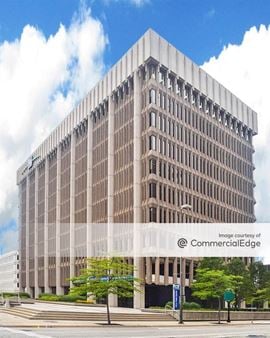 Fifth Third Center - 111 Lyon Street