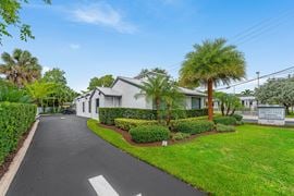 320 Davie Boulevard