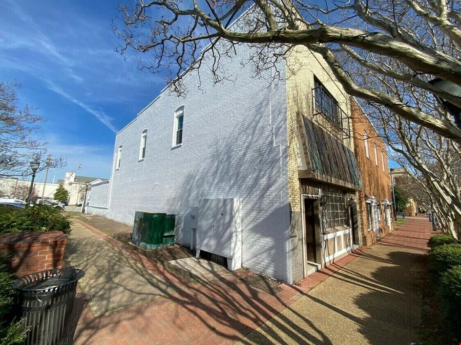 16 W Queens Way
