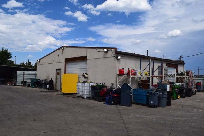 Off/Whse with outdoor storage for sale/lease
