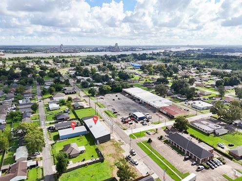 Industrial Warehouse with Covered Storage in Luling