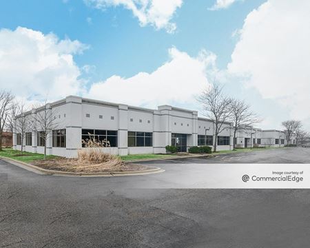 Photo of commercial space at 300 Saunders Road in Riverwoods