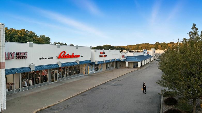 Woonsocket, RI - Diamond Hill Plaza