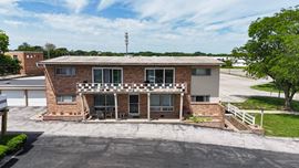 221 Robinhood Ln