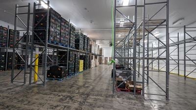 Cold Refrigerated & Freezer Space & 400+ Rack Spaces