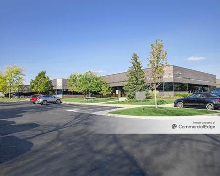 Crossroads Corporate Center - 20900 Swenson Drive - Waukesha