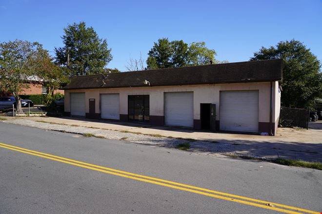 320 W Market St, 307 W Church St, 00 W Church St