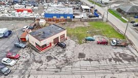 1803 Lyell Ave