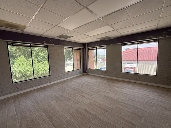 17150 Butte Creek Rd, Houston, TX 77090- 18,847 SF BLDG, 47,916 SF LOT
