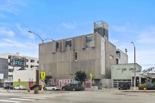 751 N Fairfax