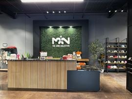 Retail/Showroom/Warehouse Building For Sale