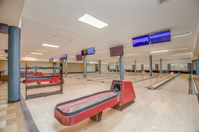 Moolah Theatre/Lounge & Bowling Alley