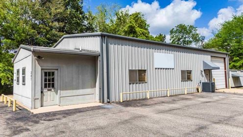 Commercial Building in Hallsville, TX for Sale