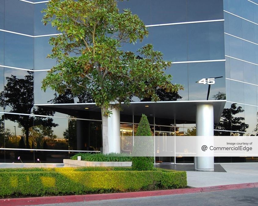 45 River Park Place West, Fresno, CA 93720