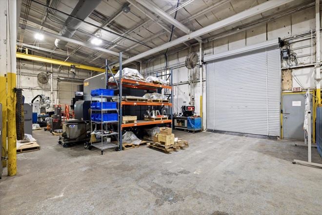 Conditioned Industrial Facility with 8 Cranes