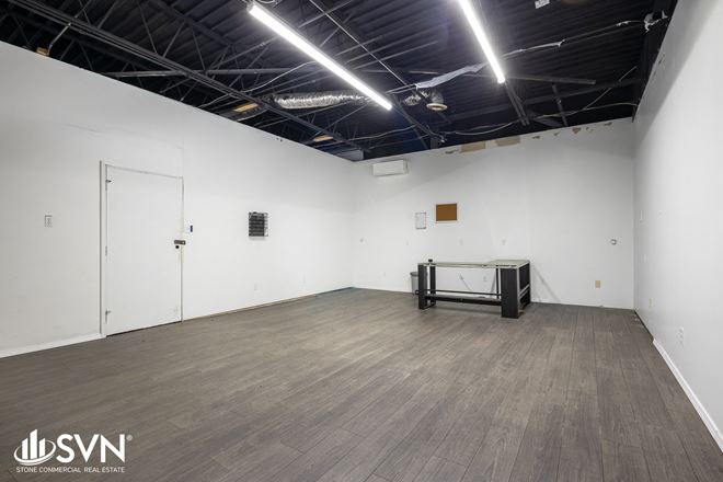 Warehouse with Secure Yard For Lease