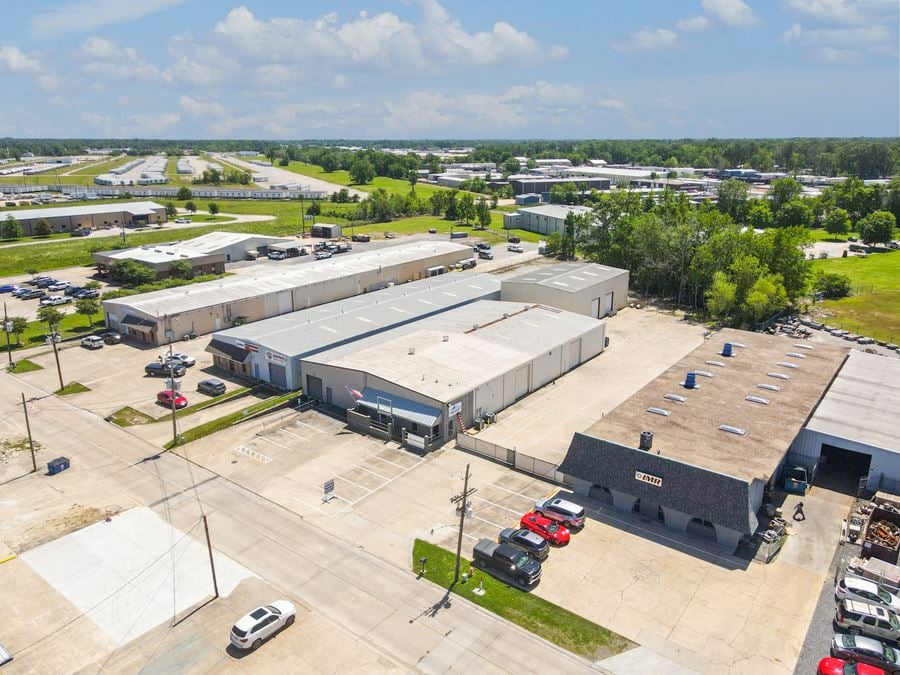 Spacious Office Warehouse for Sale or Lease on Mammoth Ave