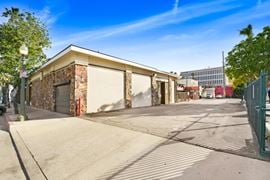 401 W 4th St Corner Lot w Parking