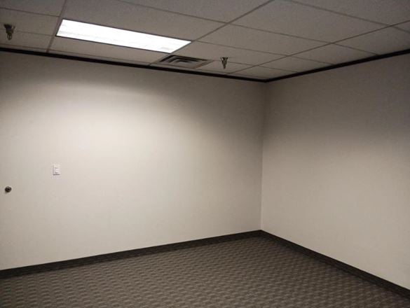 Workstyle Flexible Spaces - 8330-8360 Lyndon B Johnson Fwy