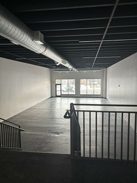 Madelia Retail Venue