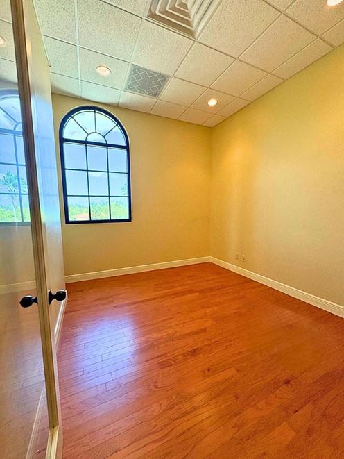 Professional Office Space 940 SQFT