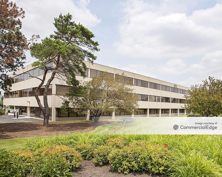 900 Commerce Drive, Oak Brook, IL CommercialSearch