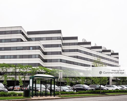 Glenpointe Centre West