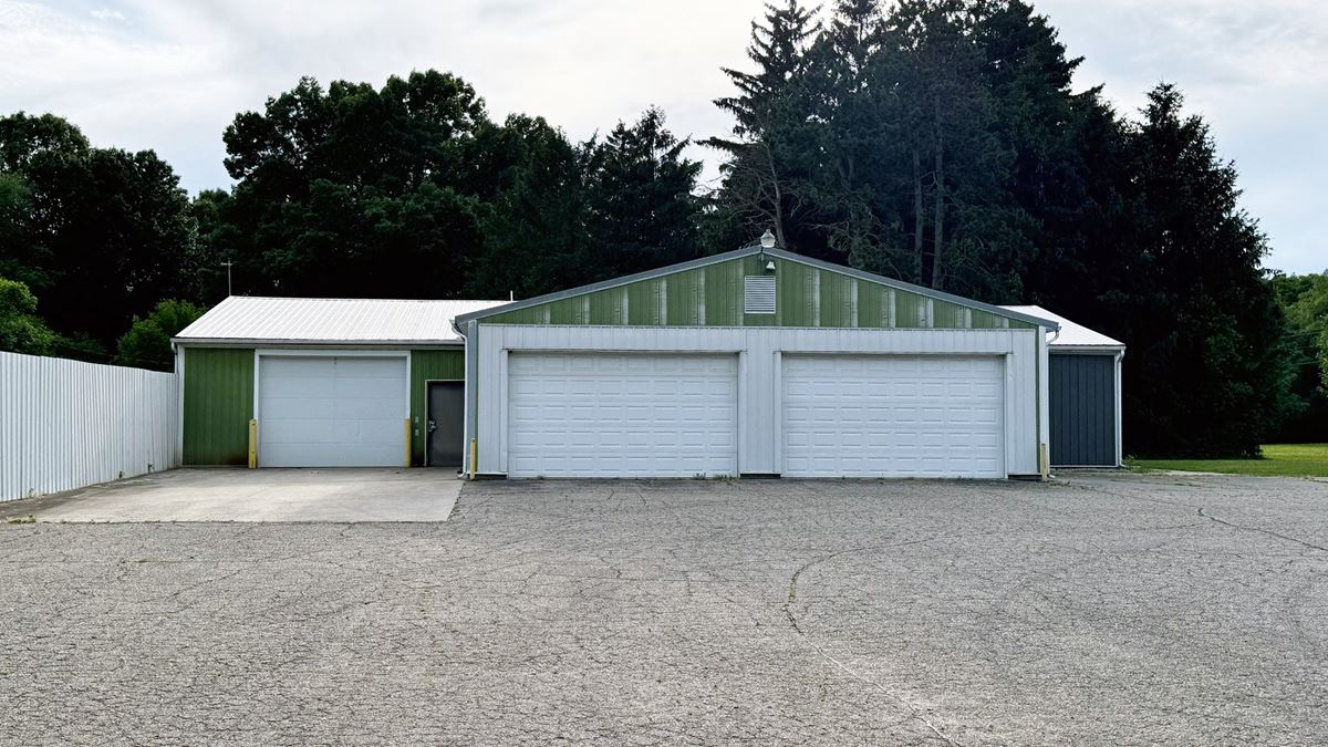 LIGHT-INDUSTRIAL BUILDING W/STORAGE YARD - PAW PAW, MI