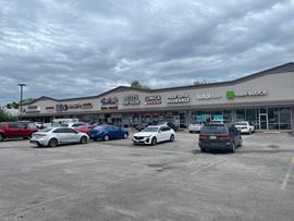 Plaza Airline Shopping Center