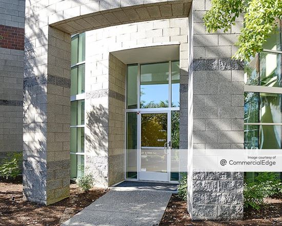 Cornell Oaks Corporate Center - The Commons