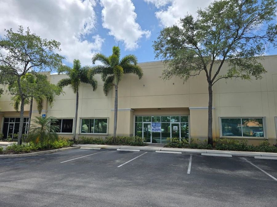 Immediate Occupancy For Lease 2,500SQFT Off/W