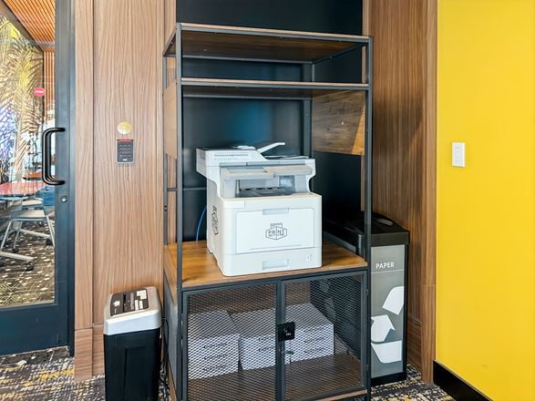 Regus - Palm Springs - Canyon Dr