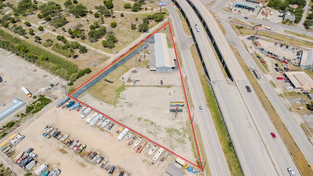 300 N Highway 35