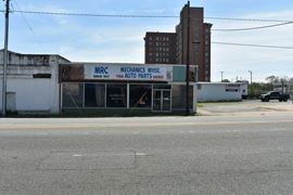 432 Bibb St. - 3,696 SF Retail Storefront w/ Parking