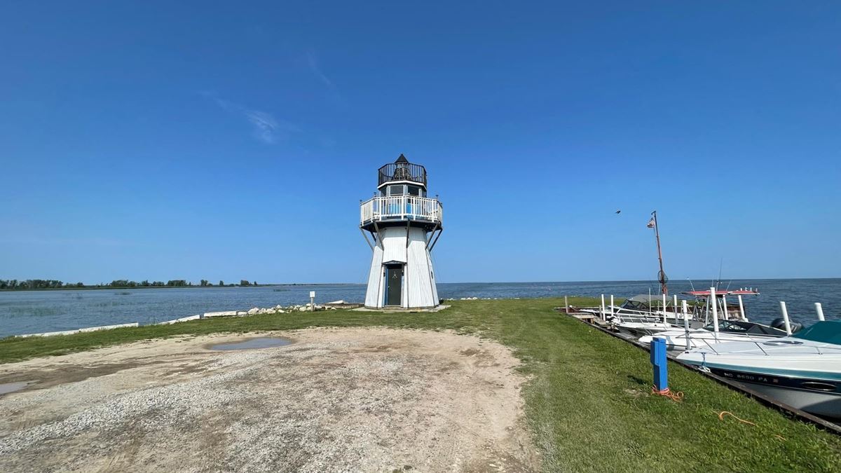 Pointe Au Gres Marina & Campground 