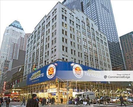 Retail space for Rent at 1619 Broadway in New York