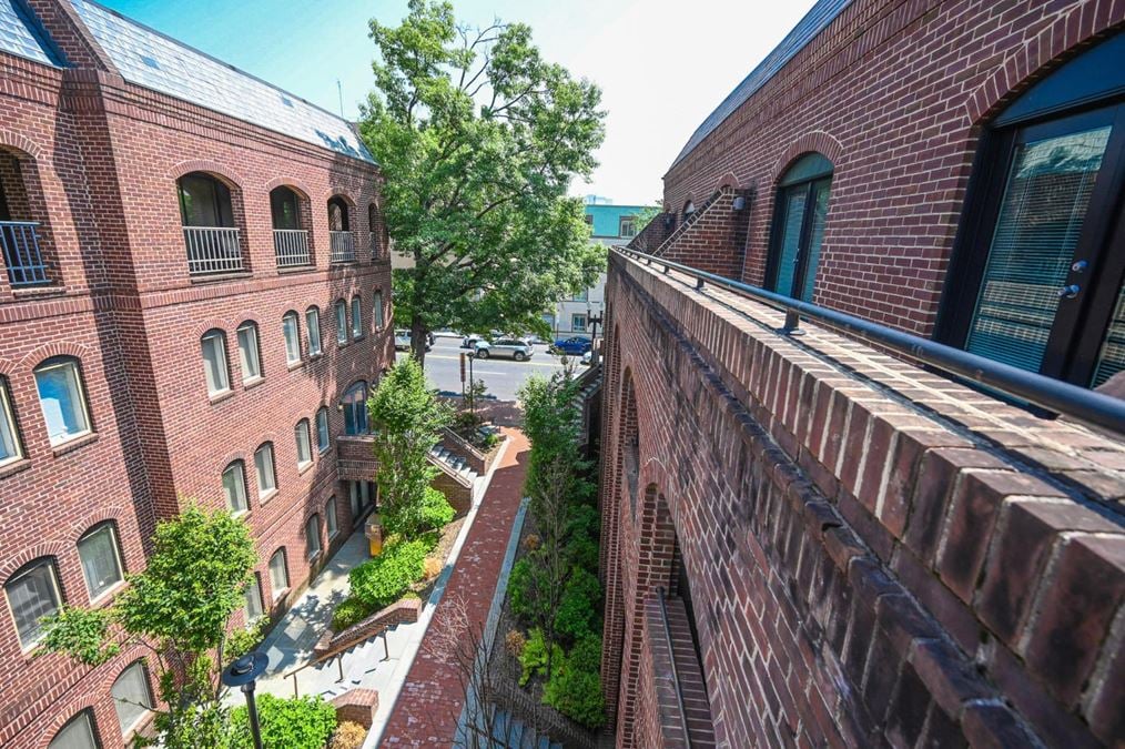 22 Kennedy Street NW