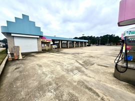 879 West Bert Kouns - Car Wash