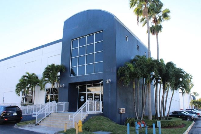 Miami Airport Center - Corner Office/Warehouse for Lease