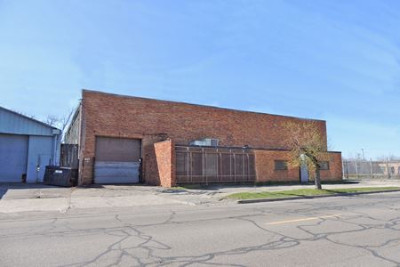 8837 Lyndon St - Detroit