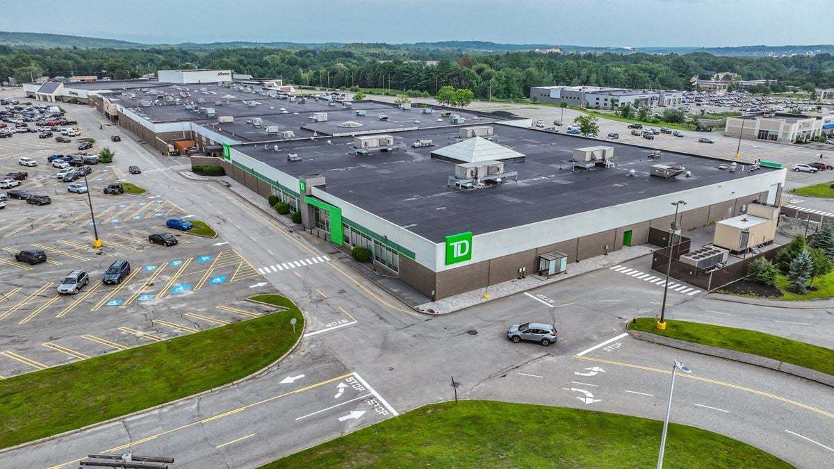 Retail/Office Space at the Auburn Mall