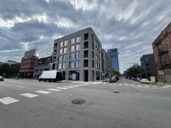 1019 W Grand Avenue