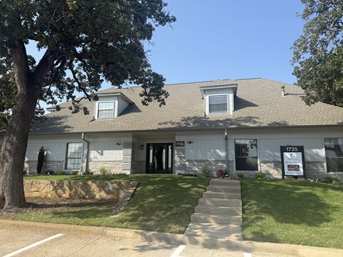 1721-1725 E Southlake Blvd