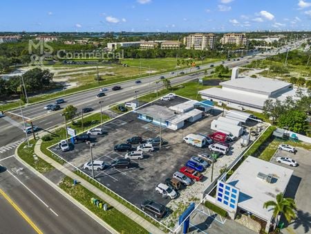 Photo of commercial space at 5611 S Tamiami Trail in Sarasota