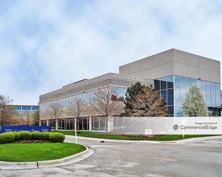 Photo of commercial space at 800 Commerce Drive in Oak Brook