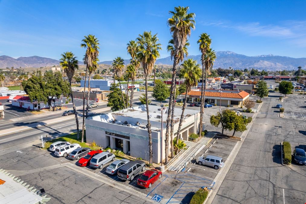 ±3,775 SF Building For Sale or Lease