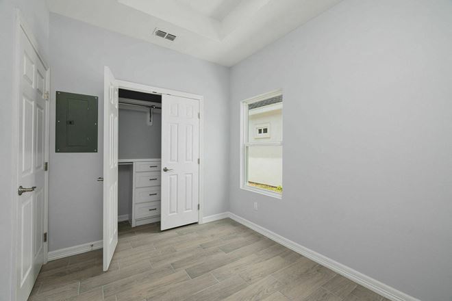 412 & 416 E. Acacia St., 