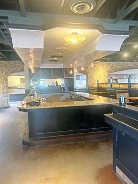 Former Macaroni Grill Available