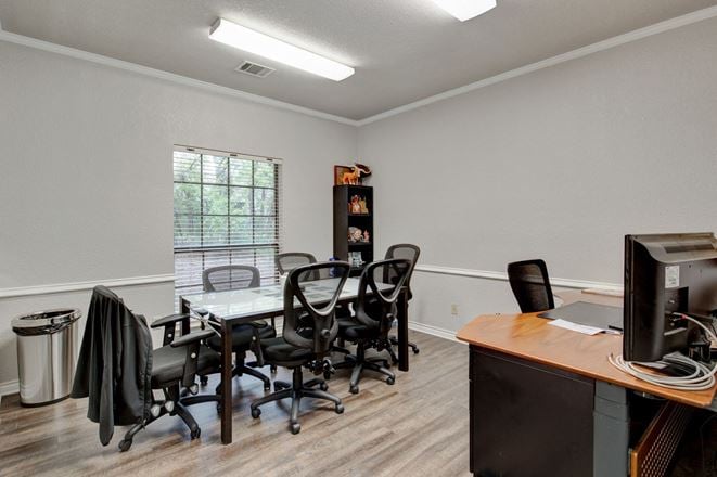 1721-1725 E Southlake Blvd