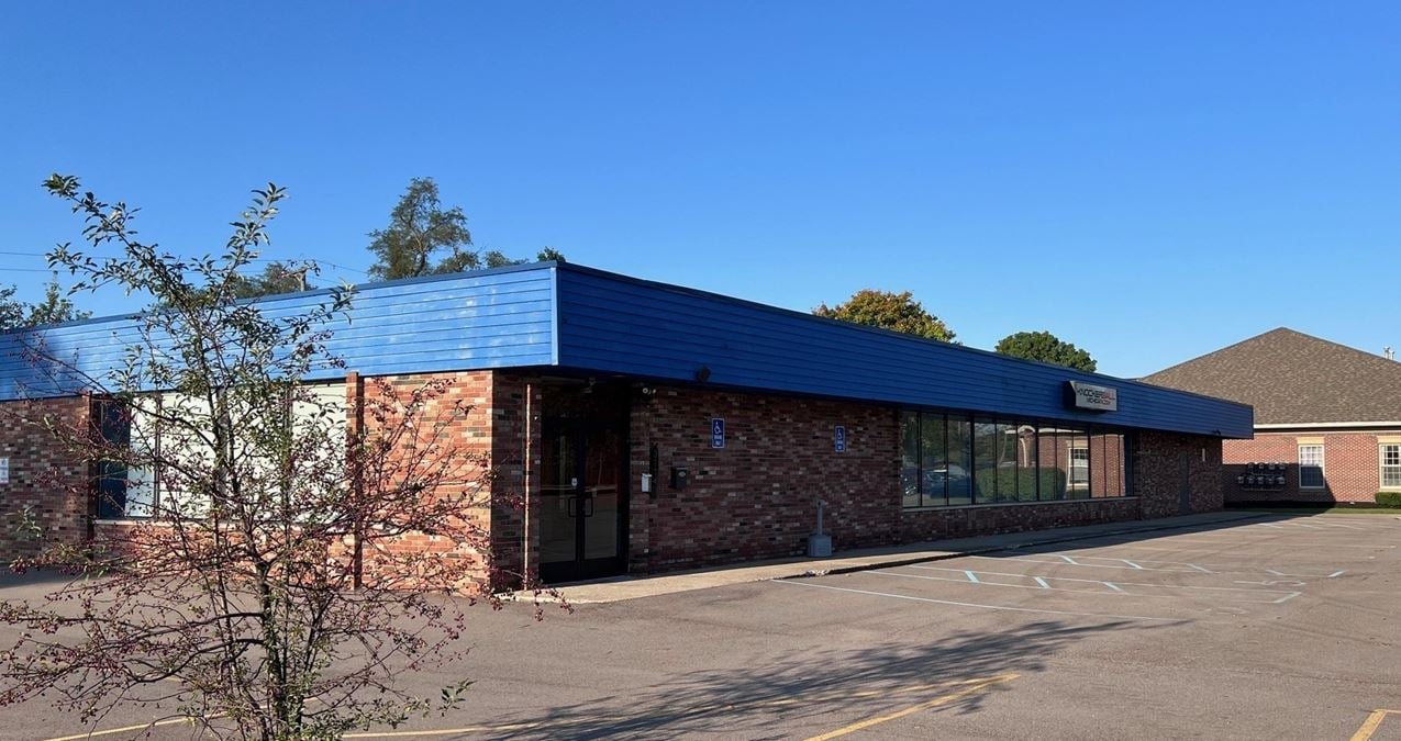 Retail / Recreational Free Standing  Building for Lease in Livonia